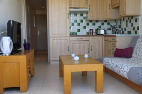Studio 232, Héliopolis AB au village naturiste